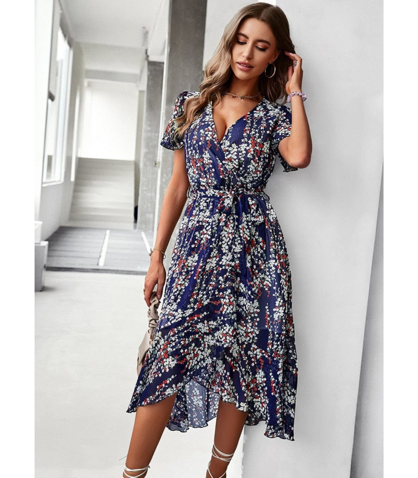 Maudi - Jurk met bloemenprint en tailleband