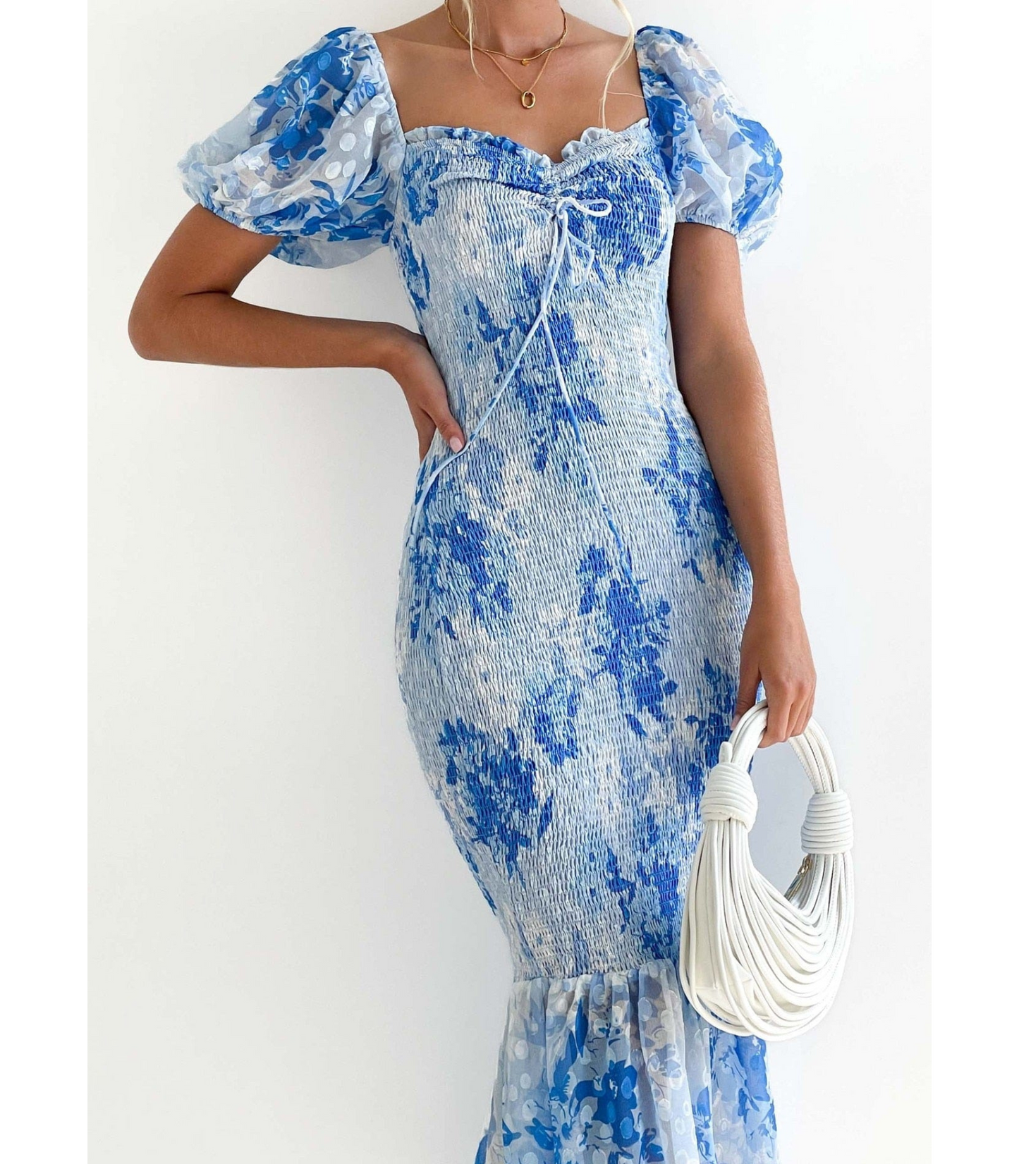 Elena – Elegante Zomerjurk met Ruchemouwen en Vierkante Hals