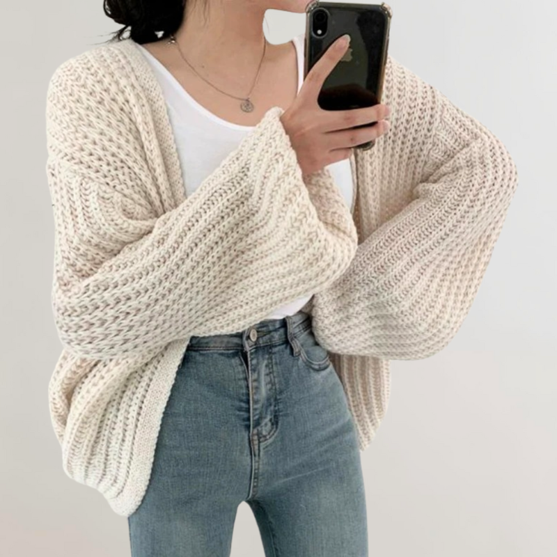 Annemarie – Stylish Knitted Cardigan with Long Sleeves