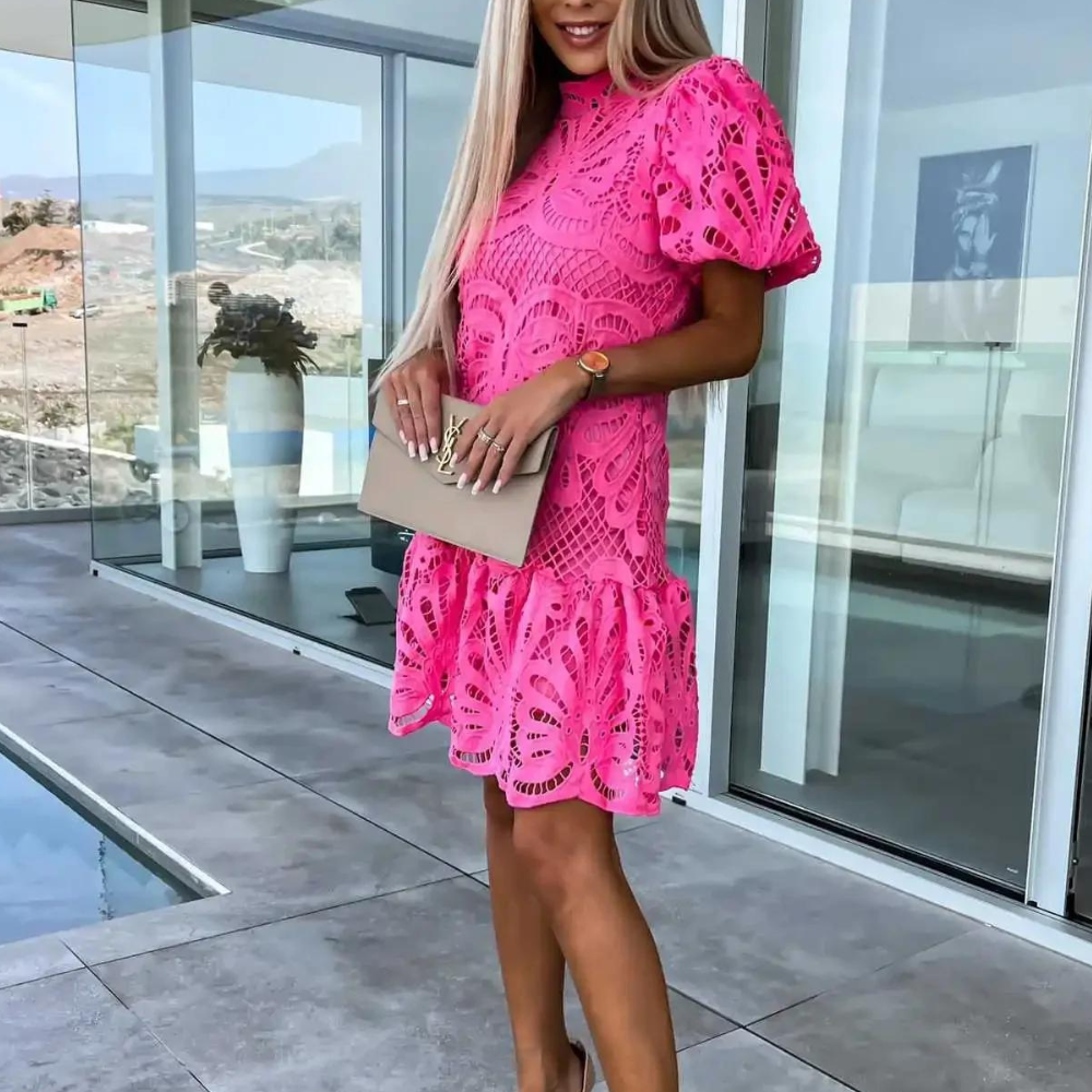 Avani - Elegante kanten zomerjurk met subtiele uitsnijdingen
