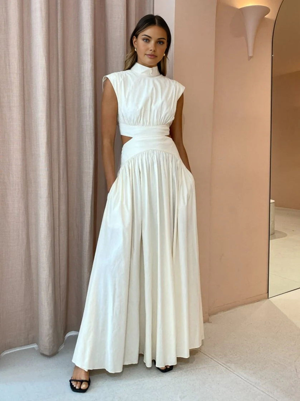 Ivanna - Dress with cut-out and high neck