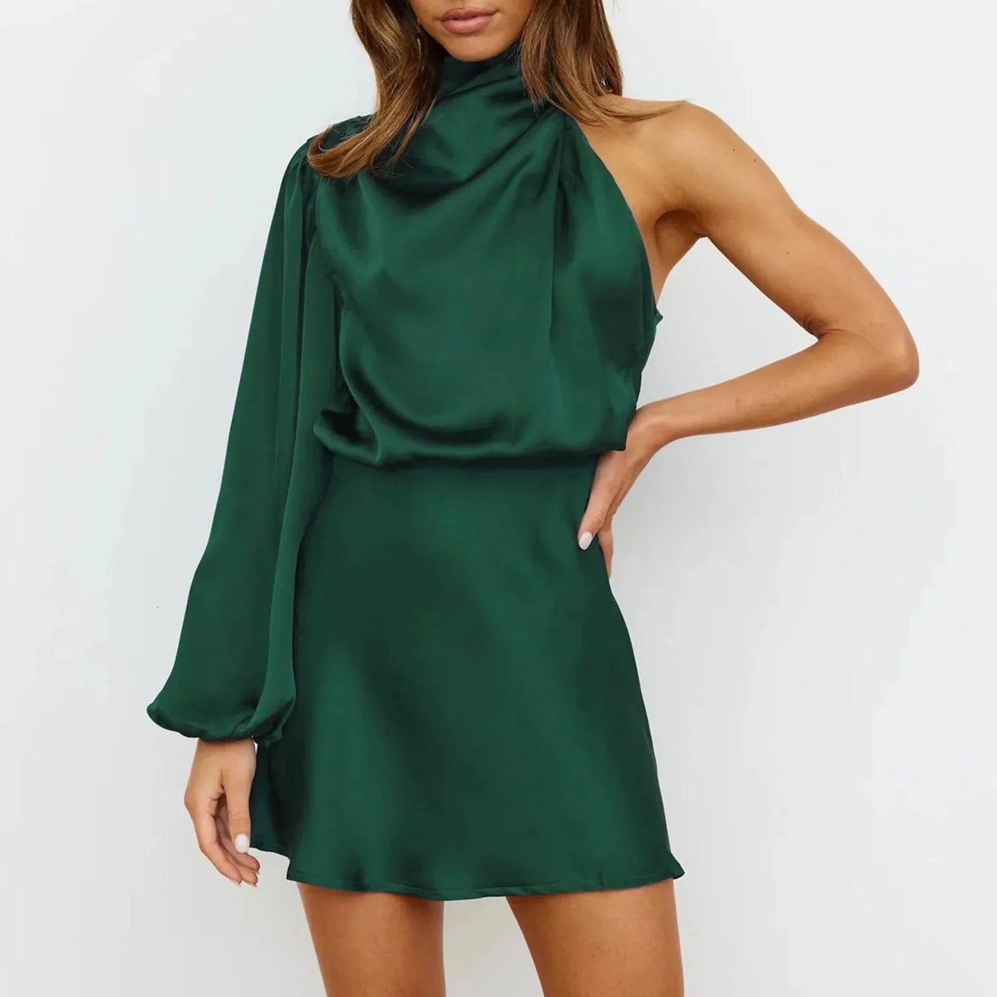 Marika - Halter Jurk met Asymmetrische Mouwen