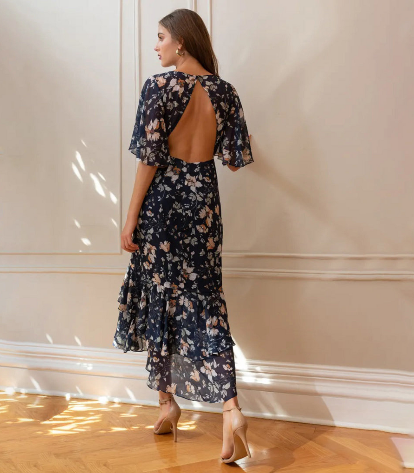Noa – Casual Dress with V-Neck