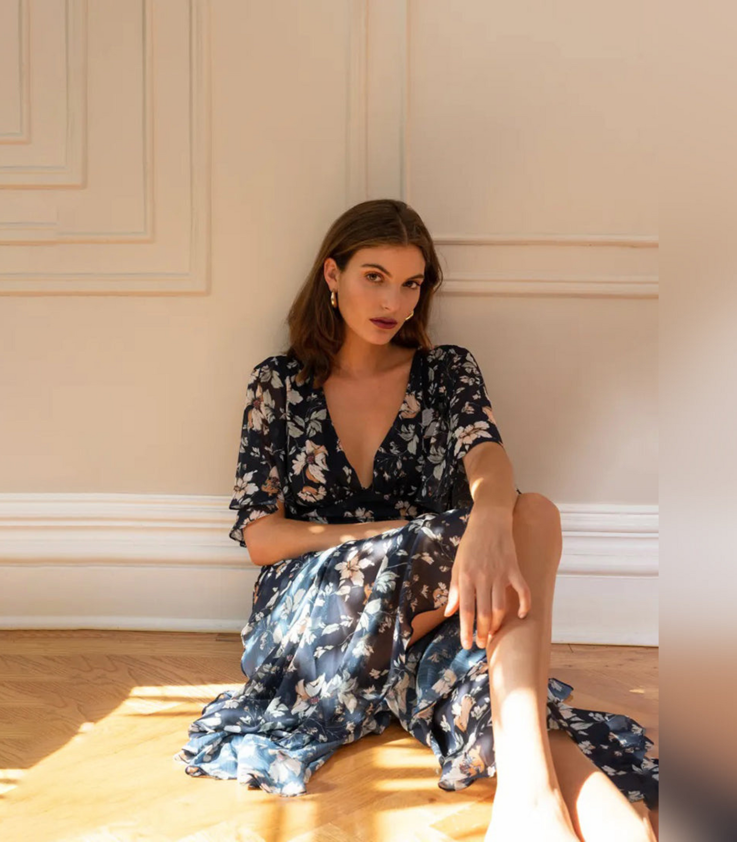 Noa – Casual Dress with V-Neck