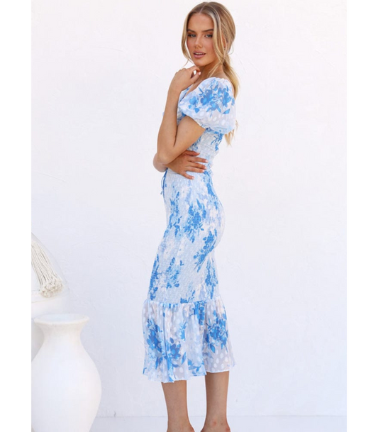 Elena – Elegante Zomerjurk met Ruchemouwen en Vierkante Hals