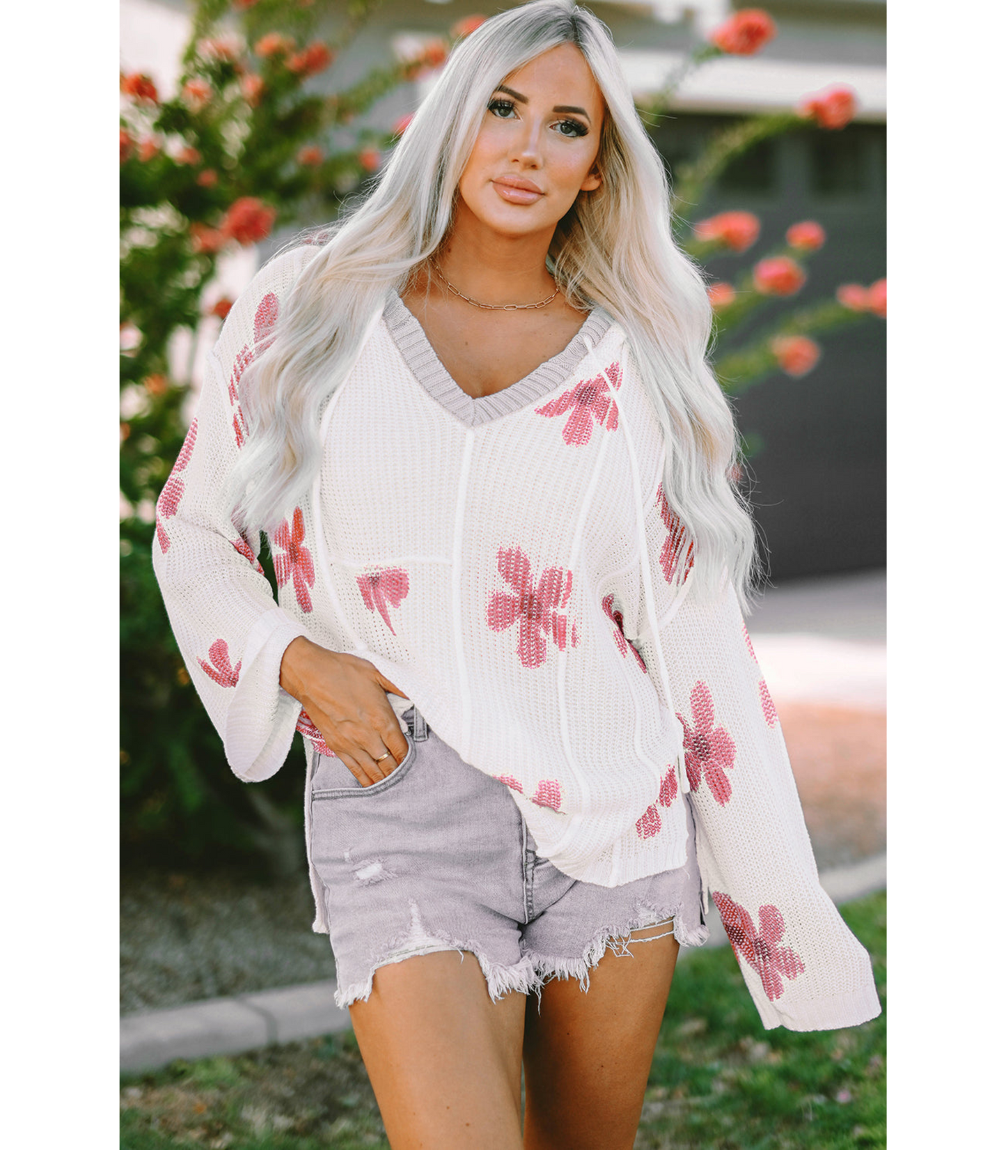 Shanne - Witte lichte trui met capuchon en bloemenprint