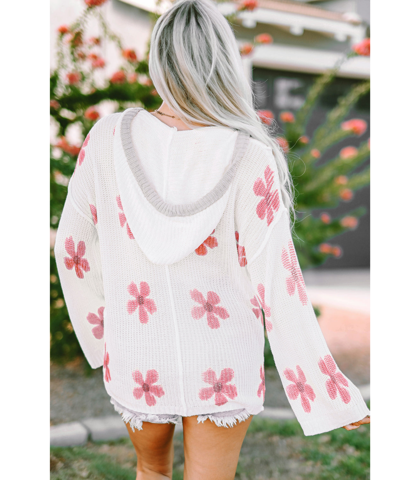Shanne - Witte lichte trui met capuchon en bloemenprint