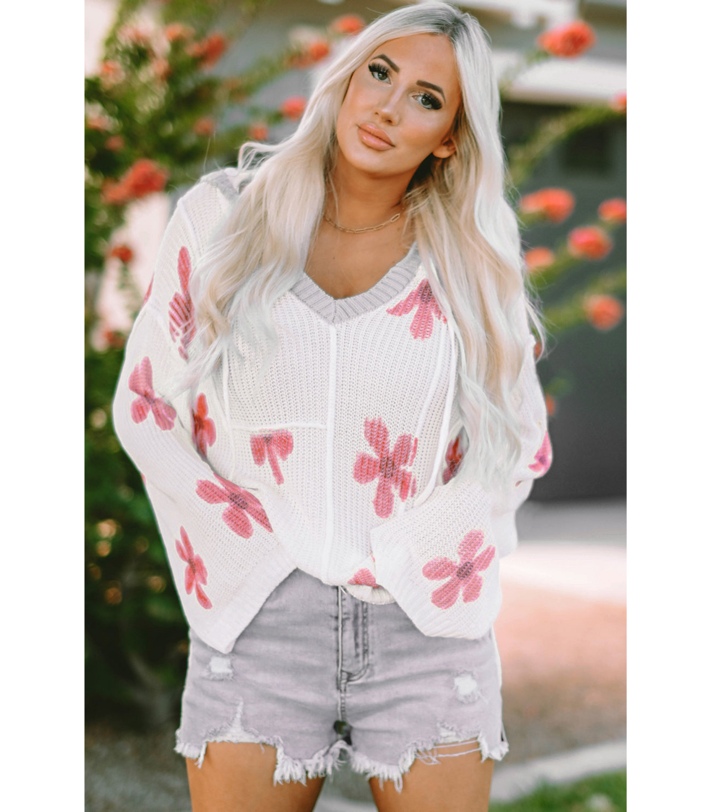 Shanne - Witte lichte trui met capuchon en bloemenprint