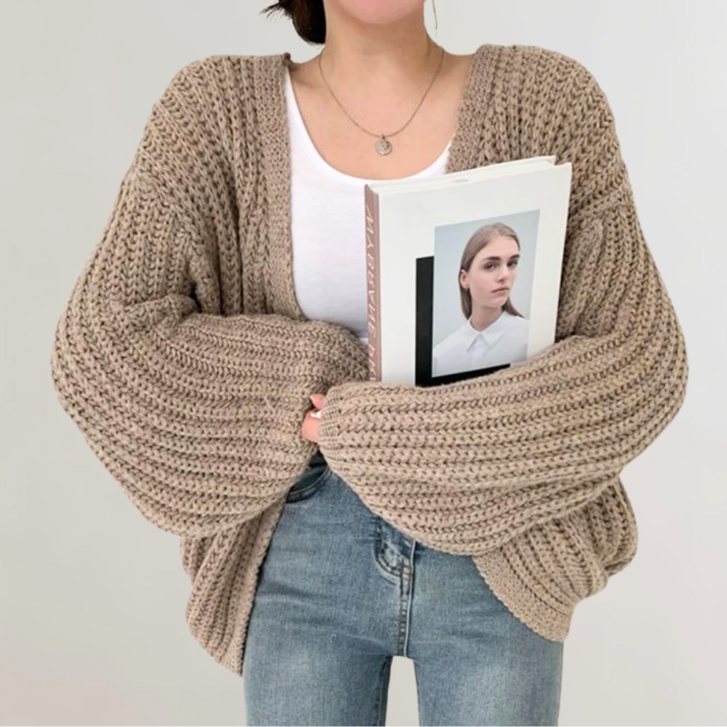 Annemarie – Stylish Knitted Cardigan with Long Sleeves