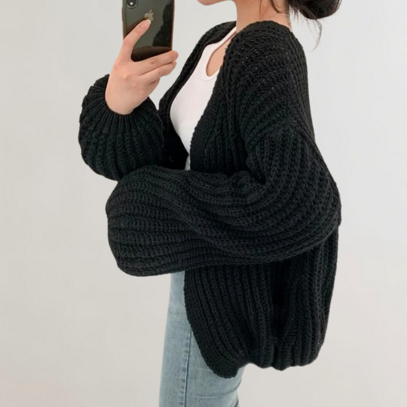 Annemarie – Stylish Knitted Cardigan with Long Sleeves