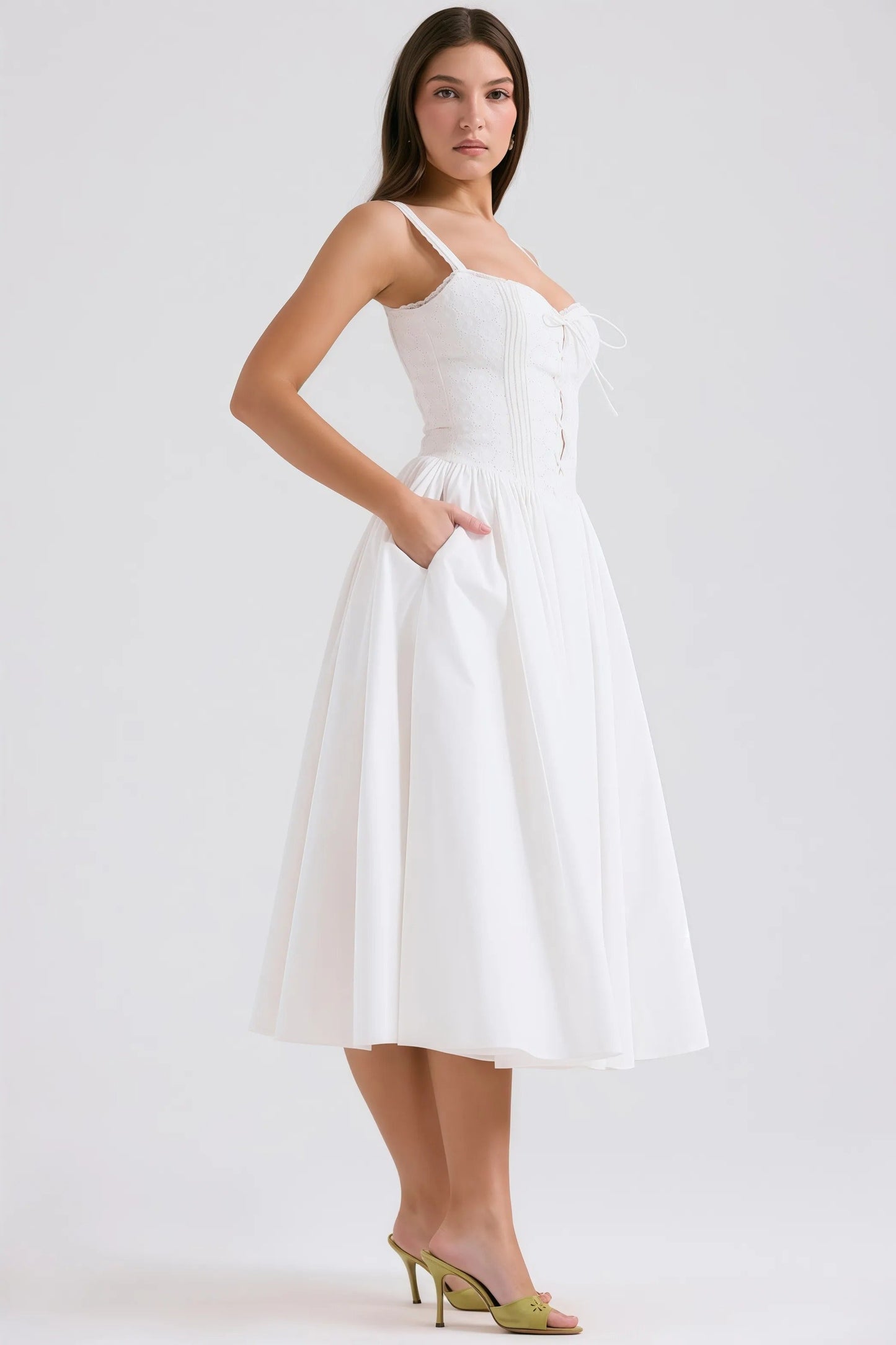 Djura - Witte Halter Midi-jurk met Kantdetails Vooraan