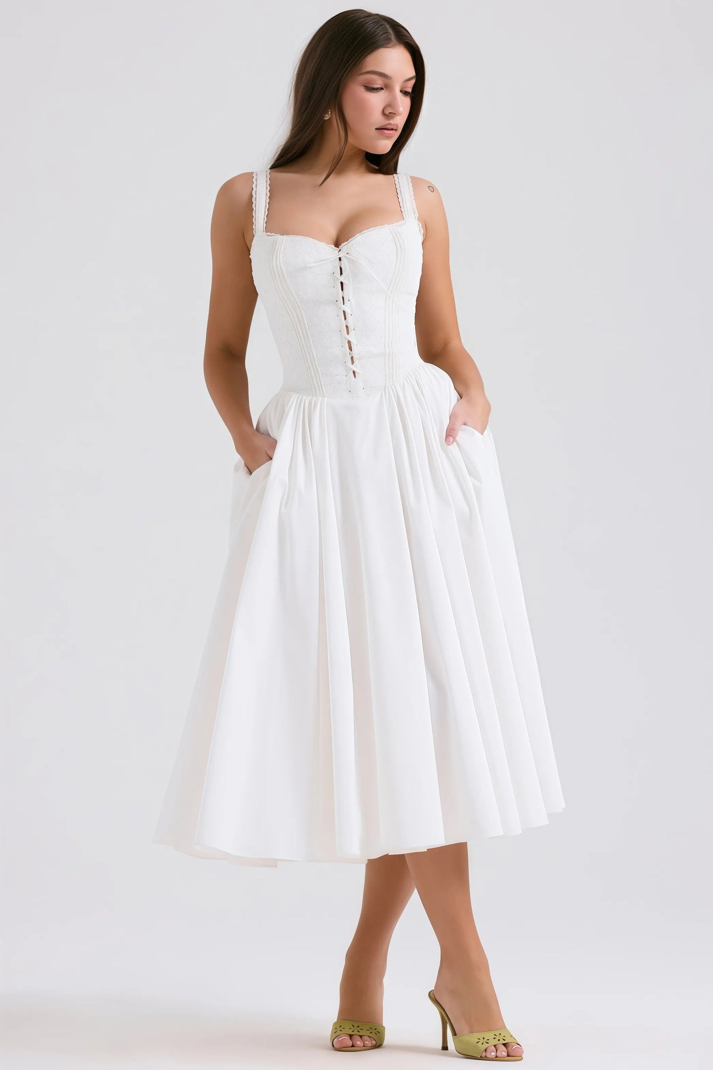 Djura - Witte Halter Midi-jurk met Kantdetails Vooraan