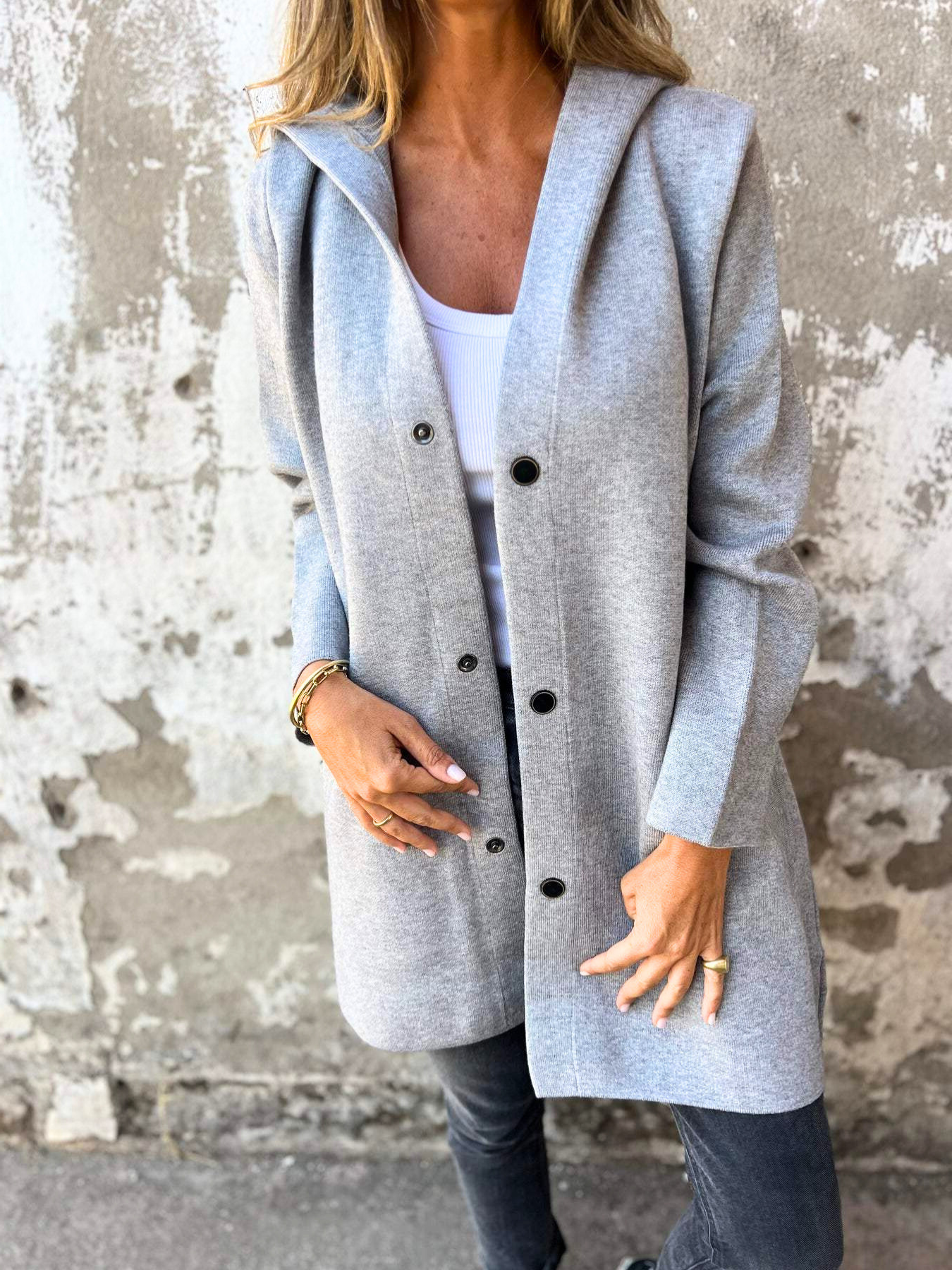Eva – The Perfect Cardigan for Style and Comfort
