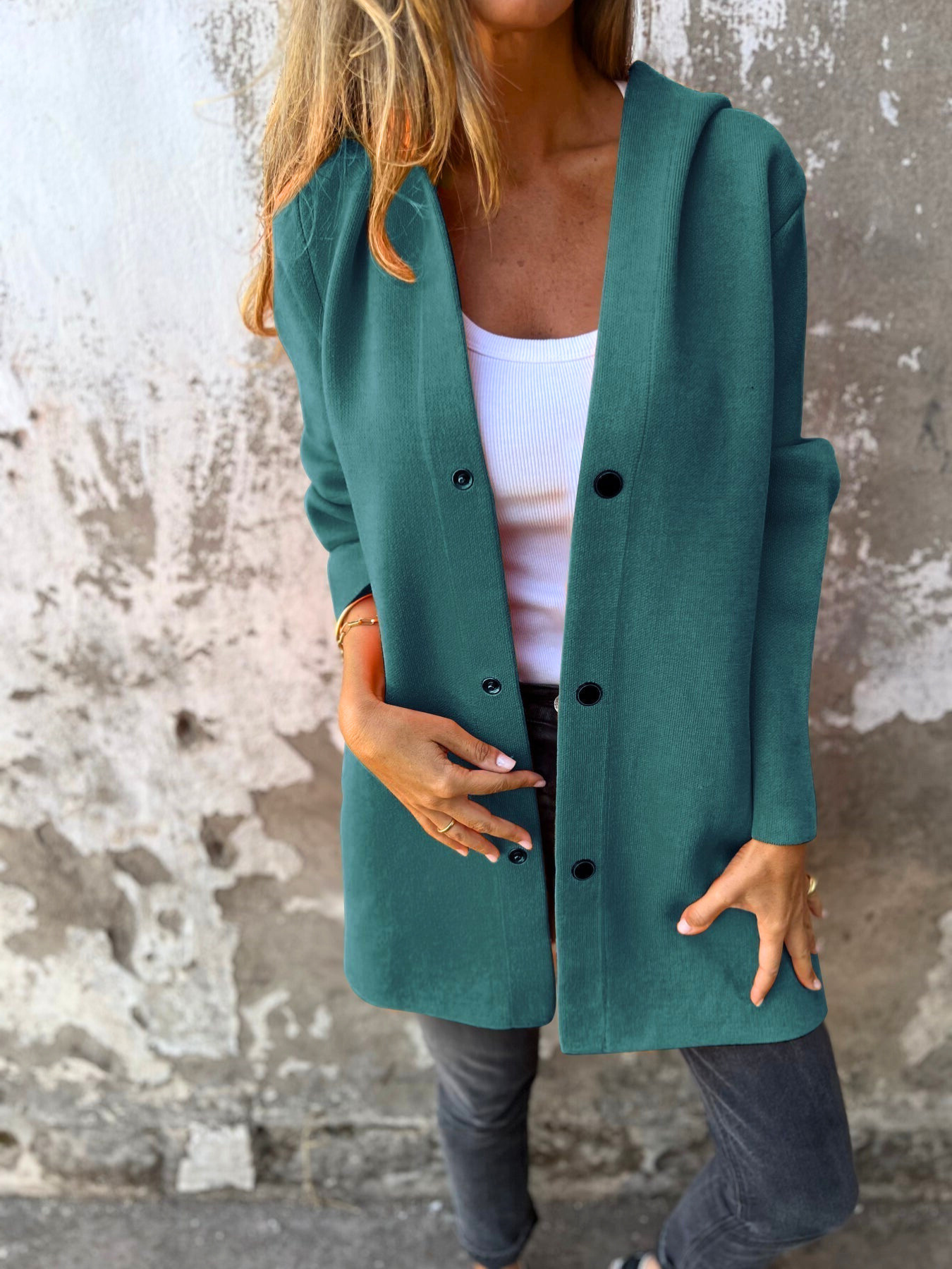 Eva – The Perfect Cardigan for Style and Comfort