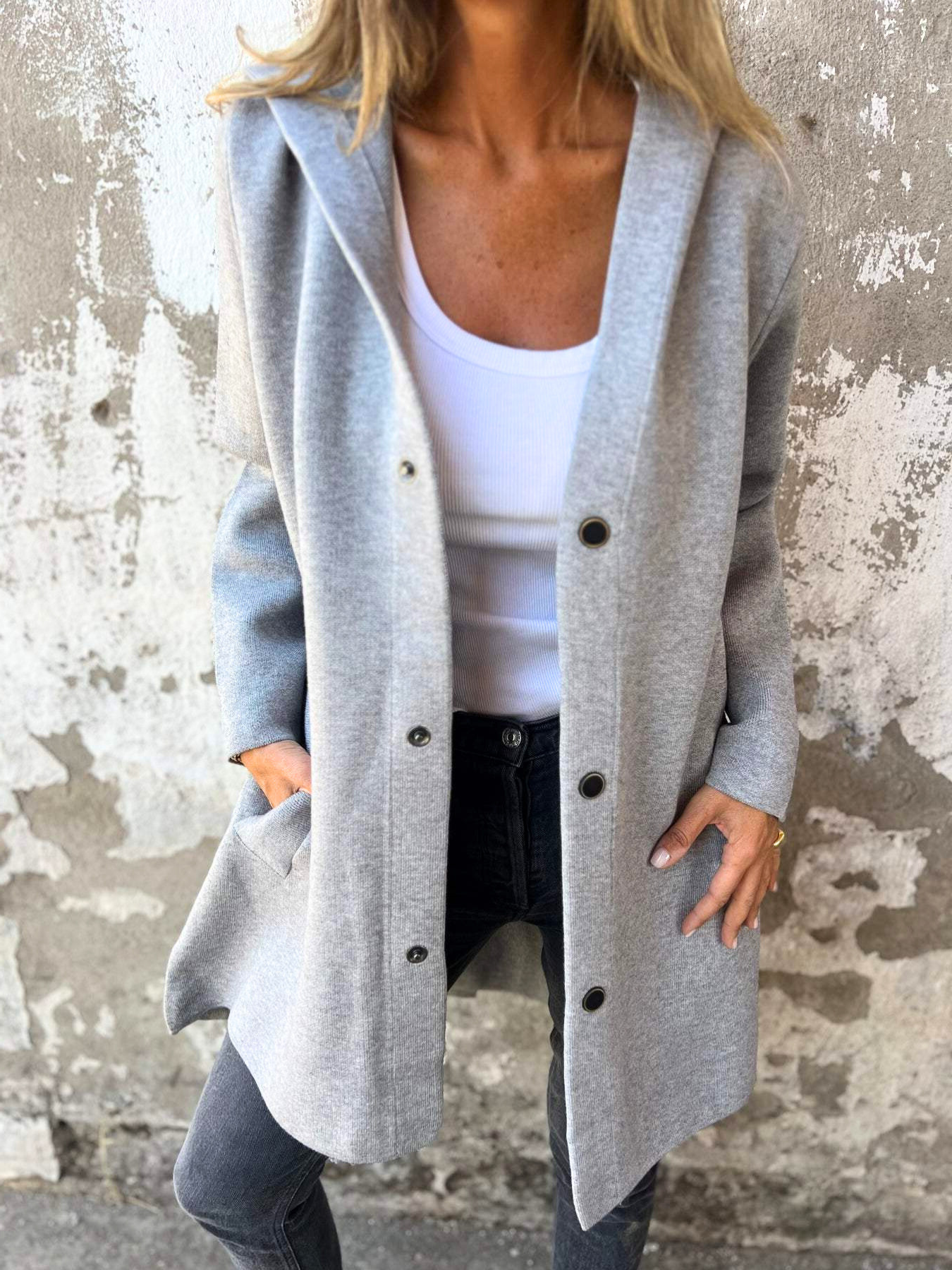 Eva – The Perfect Cardigan for Style and Comfort