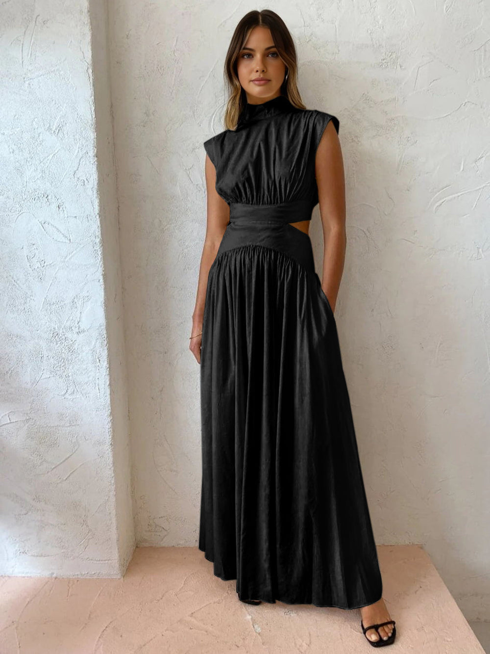 Ivanna - Jurk met cut out en hoge hals