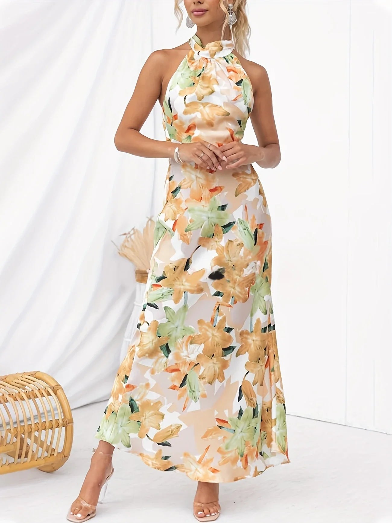Roseline - Lange Satijnen Halterjurk met Bloemenprint