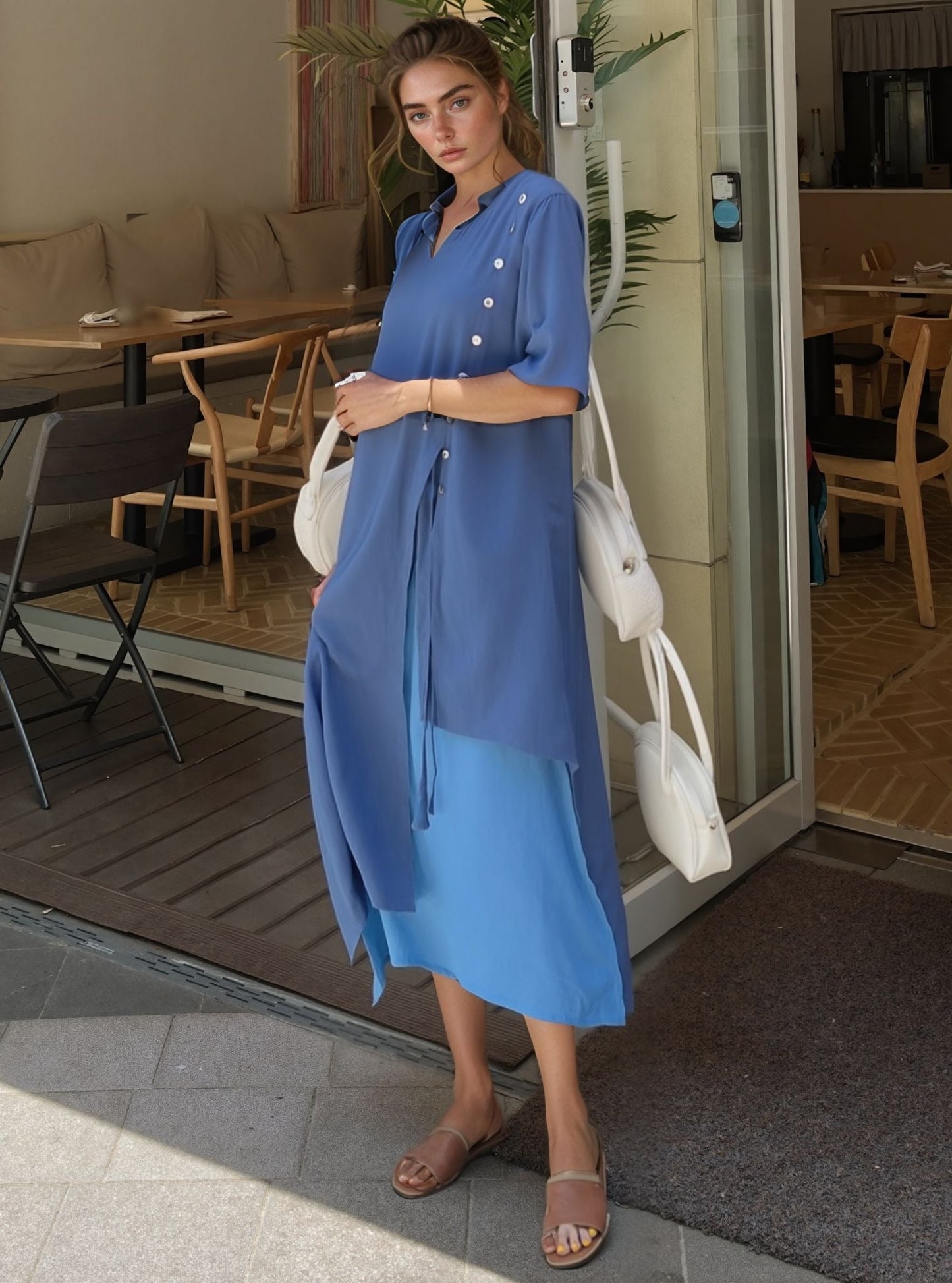 Zorina - Elegante Jurk met Riem en Knoopaccent voor Dames